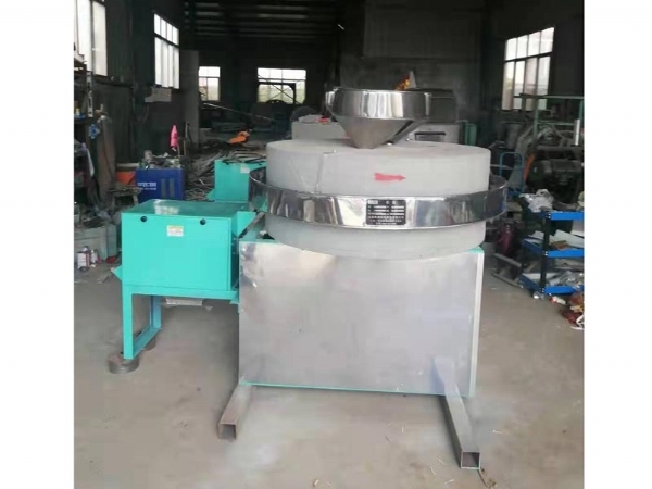 石磨單機(jī)研磨細(xì)度一般調(diào)多少？鑫峰面粉機(jī)械問您簡述