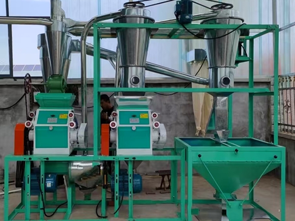 在當(dāng)今的糧食加工行業(yè)中，成套50噸面粉機(jī)械生產(chǎn)線自動化的特點(diǎn)，成為了眾多面粉加工企業(yè)的設(shè)備，頗受用戶青睞。